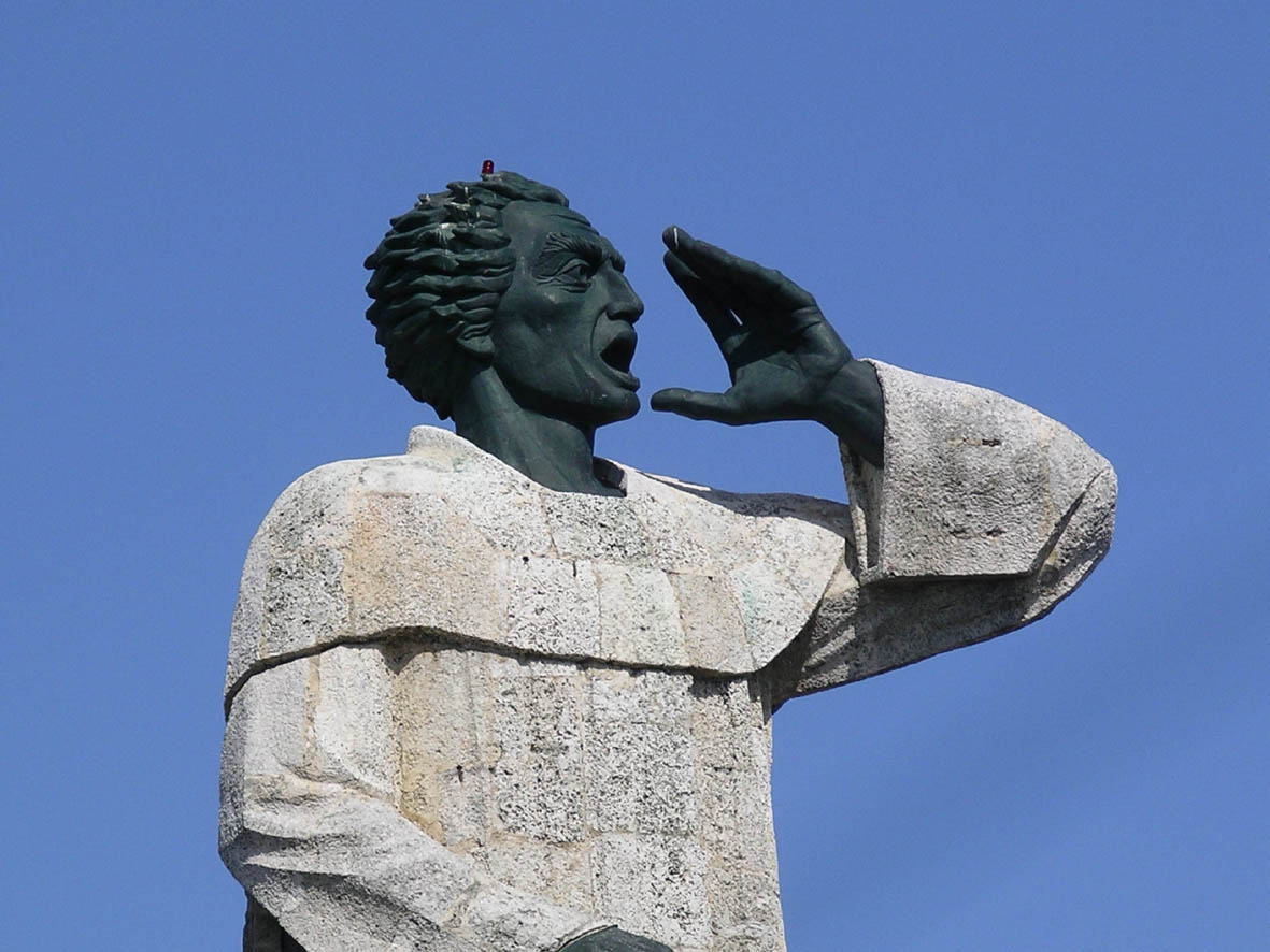 Pedro Ramírez Vázquez, Monumento a p. Antonio de Montesinos (1982), Santo Domingo (Chotez.blogspot.com).